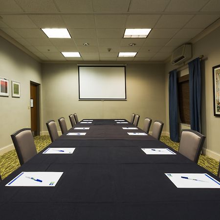 Holiday Inn Express And Suites Tampa I-75 At Bruce B. Downs By Ihg Екстер'єр фото