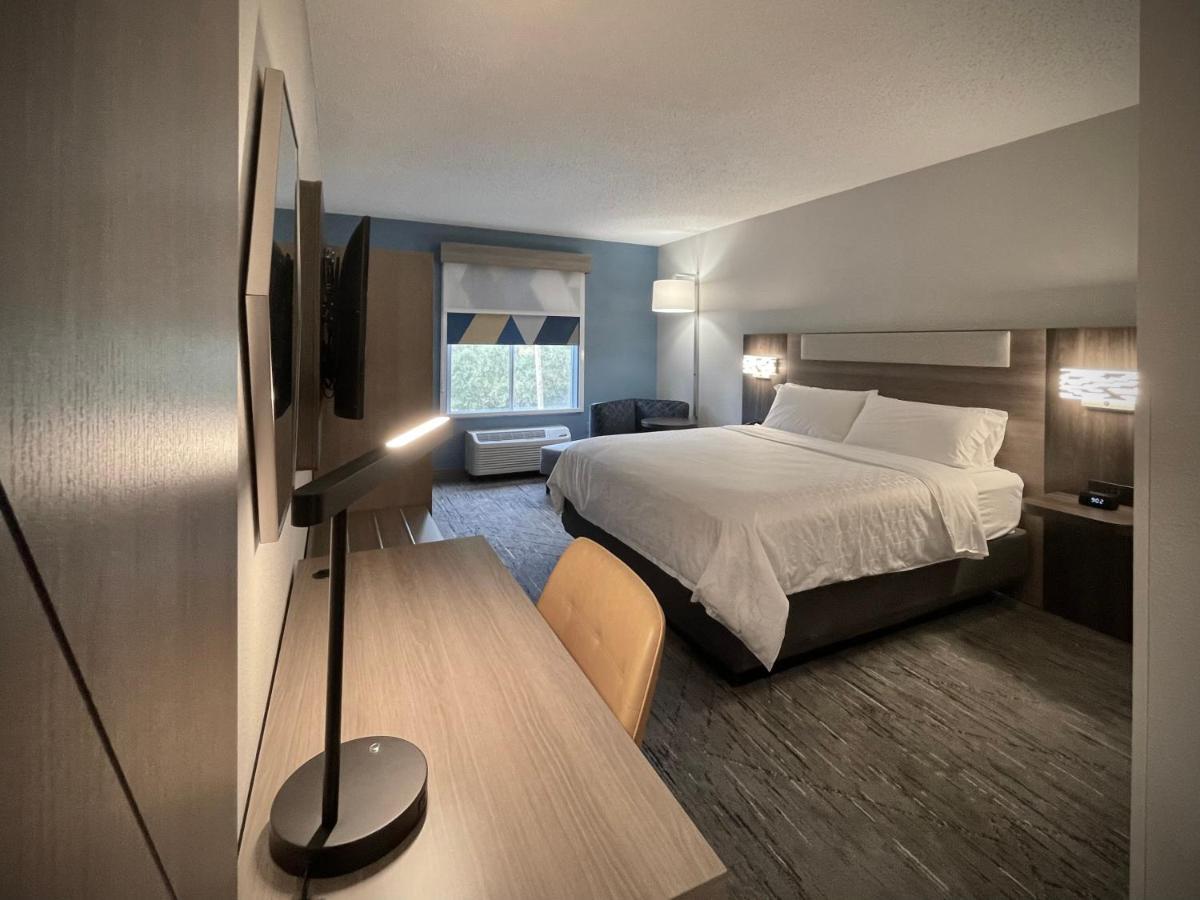 Holiday Inn Express And Suites Tampa I-75 At Bruce B. Downs By Ihg Екстер'єр фото