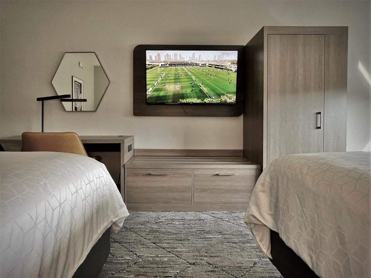 Holiday Inn Express And Suites Tampa I-75 At Bruce B. Downs By Ihg Екстер'єр фото