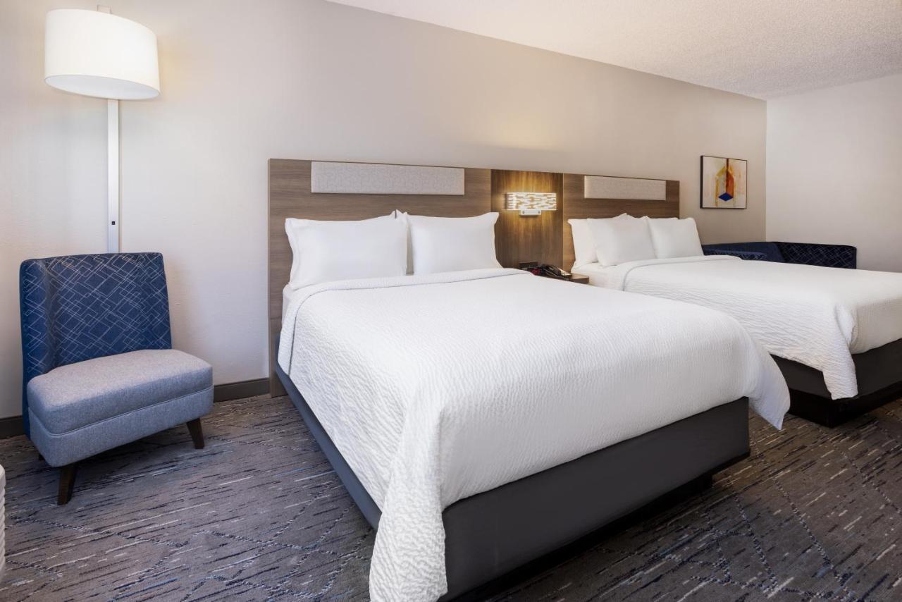 Holiday Inn Express And Suites Tampa I-75 At Bruce B. Downs By Ihg Екстер'єр фото
