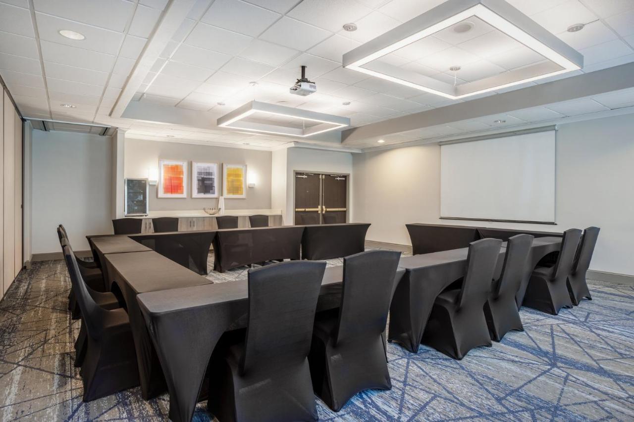 Holiday Inn Express And Suites Tampa I-75 At Bruce B. Downs By Ihg Екстер'єр фото
