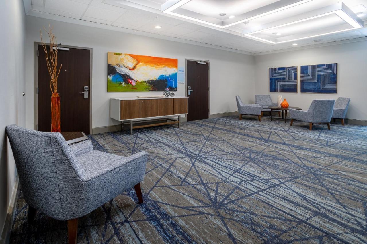 Holiday Inn Express And Suites Tampa I-75 At Bruce B. Downs By Ihg Екстер'єр фото
