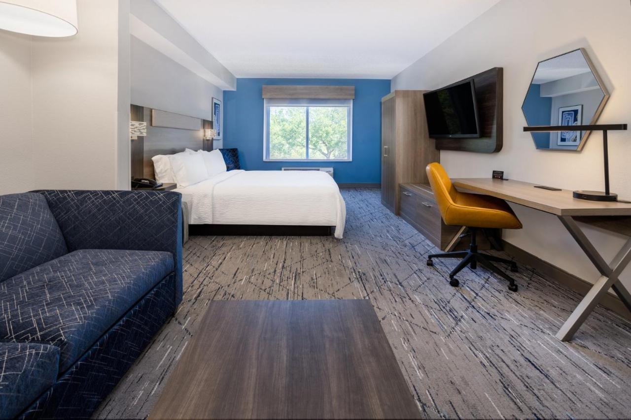 Holiday Inn Express And Suites Tampa I-75 At Bruce B. Downs By Ihg Екстер'єр фото