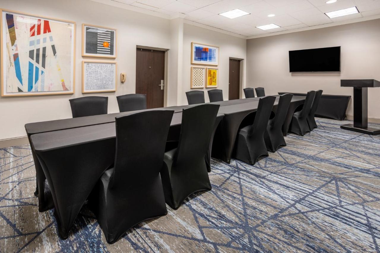 Holiday Inn Express And Suites Tampa I-75 At Bruce B. Downs By Ihg Екстер'єр фото