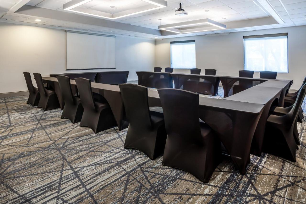Holiday Inn Express And Suites Tampa I-75 At Bruce B. Downs By Ihg Екстер'єр фото