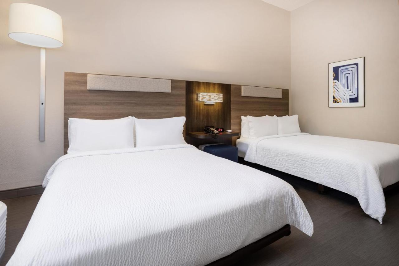 Holiday Inn Express And Suites Tampa I-75 At Bruce B. Downs By Ihg Екстер'єр фото