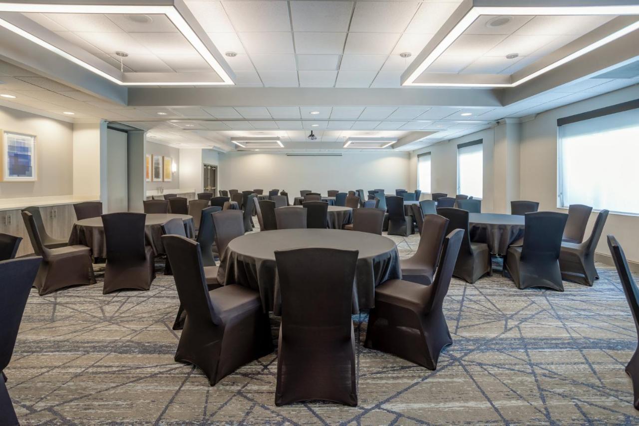 Holiday Inn Express And Suites Tampa I-75 At Bruce B. Downs By Ihg Екстер'єр фото
