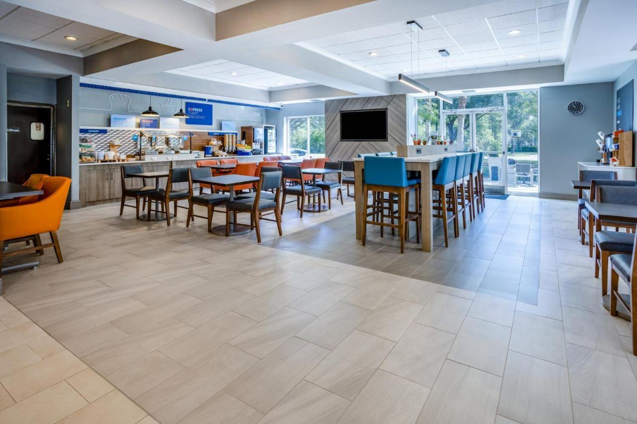 Holiday Inn Express And Suites Tampa I-75 At Bruce B. Downs By Ihg Екстер'єр фото