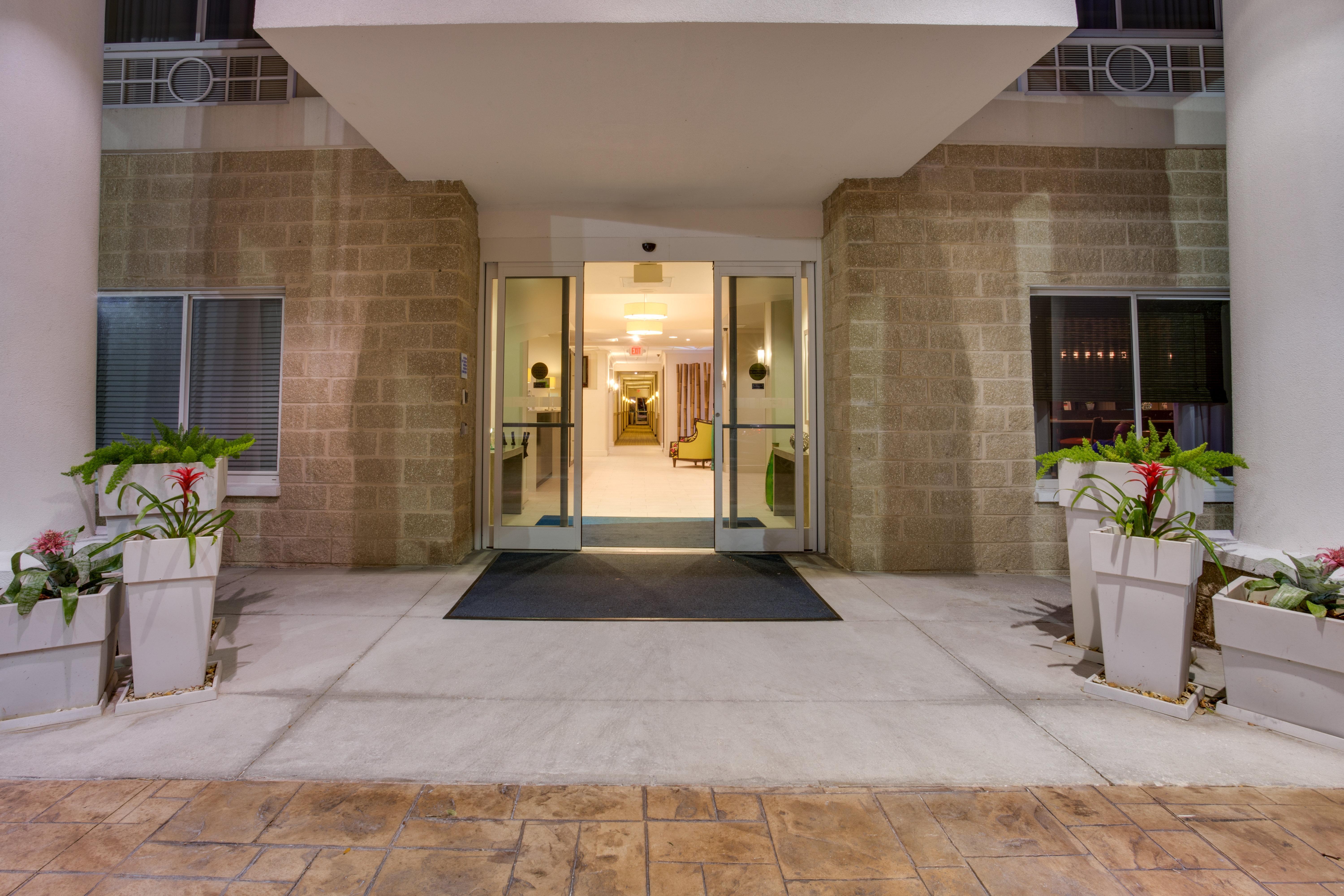 Holiday Inn Express And Suites Tampa I-75 At Bruce B. Downs By Ihg Екстер'єр фото