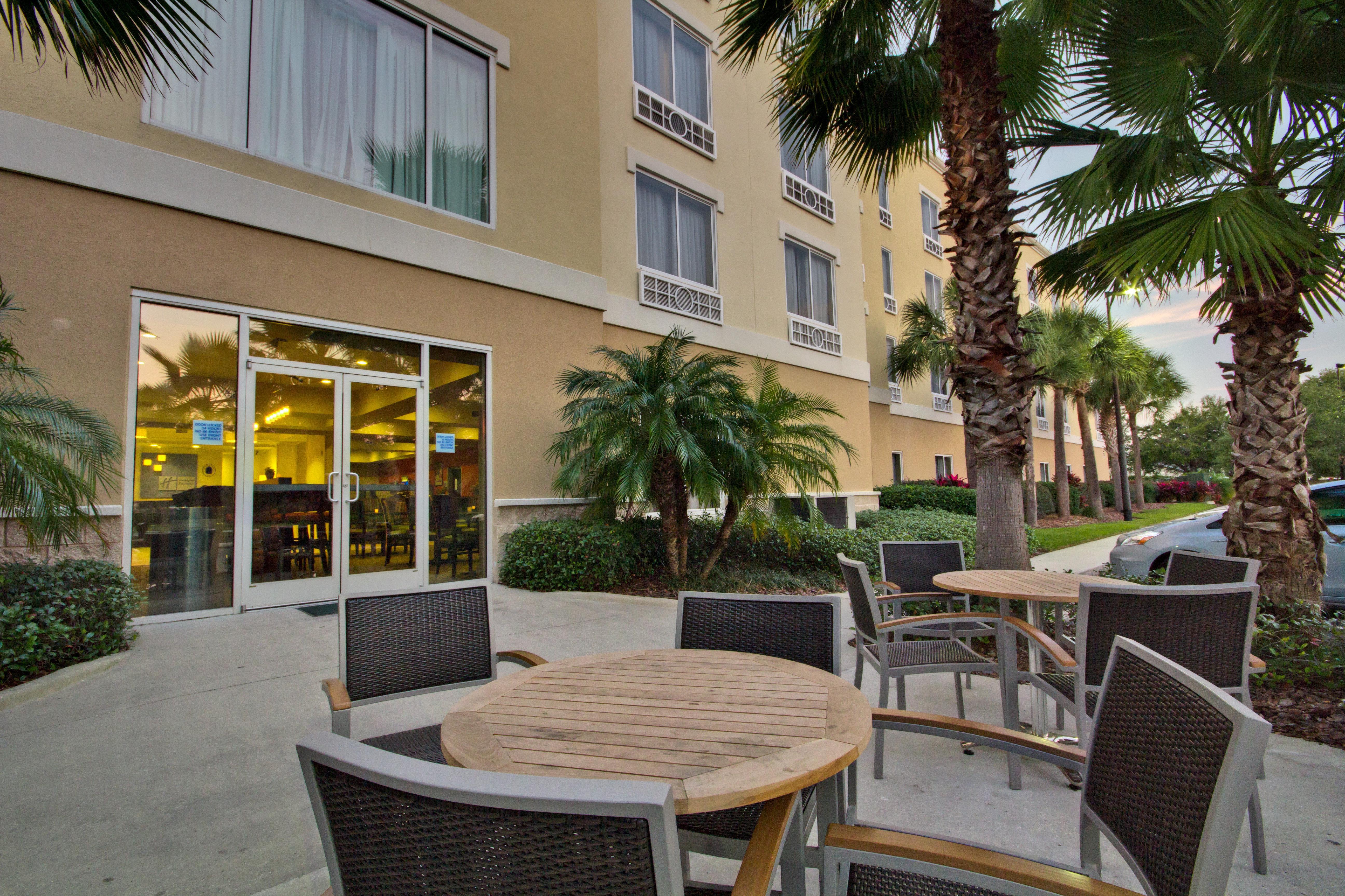 Holiday Inn Express And Suites Tampa I-75 At Bruce B. Downs By Ihg Екстер'єр фото