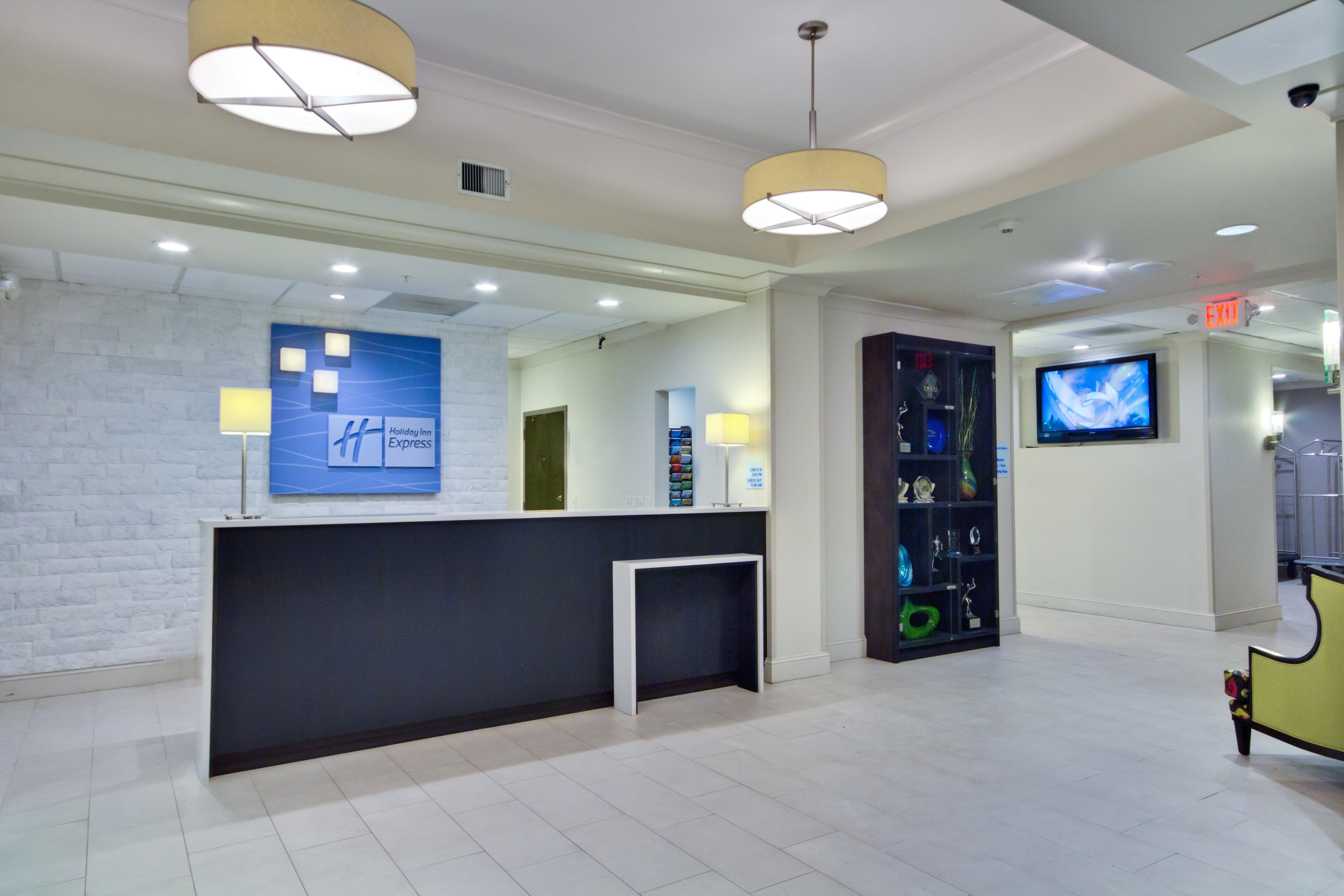 Holiday Inn Express And Suites Tampa I-75 At Bruce B. Downs By Ihg Екстер'єр фото