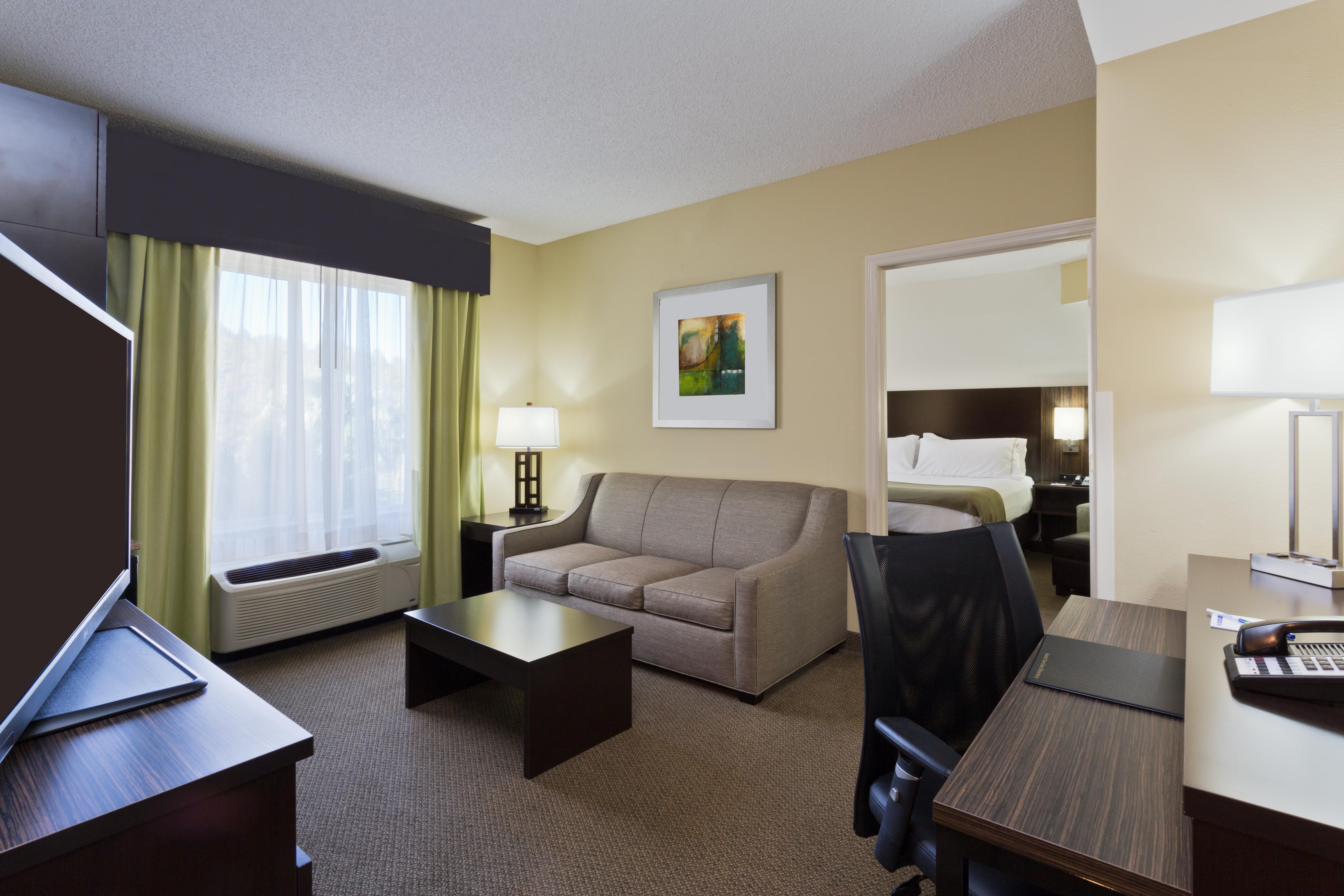 Holiday Inn Express And Suites Tampa I-75 At Bruce B. Downs By Ihg Екстер'єр фото